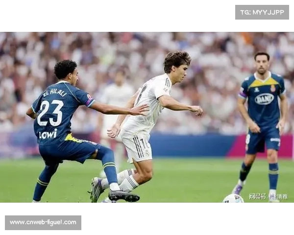 贡萨洛三个进球三种方式，完美中锋技术获阿隆索盛赞
